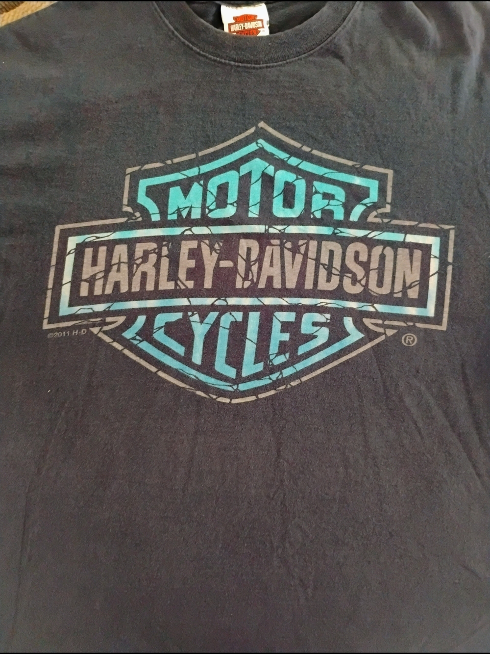 Harley-Davidson Chicago Mens L Black Tee with Teal and Gray Shield Graphic